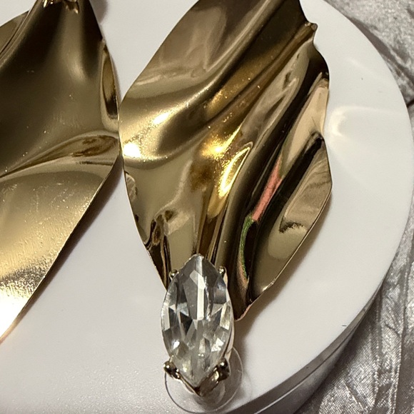 Gold Leaf-Shaped Earrings - Picture 1 of 3